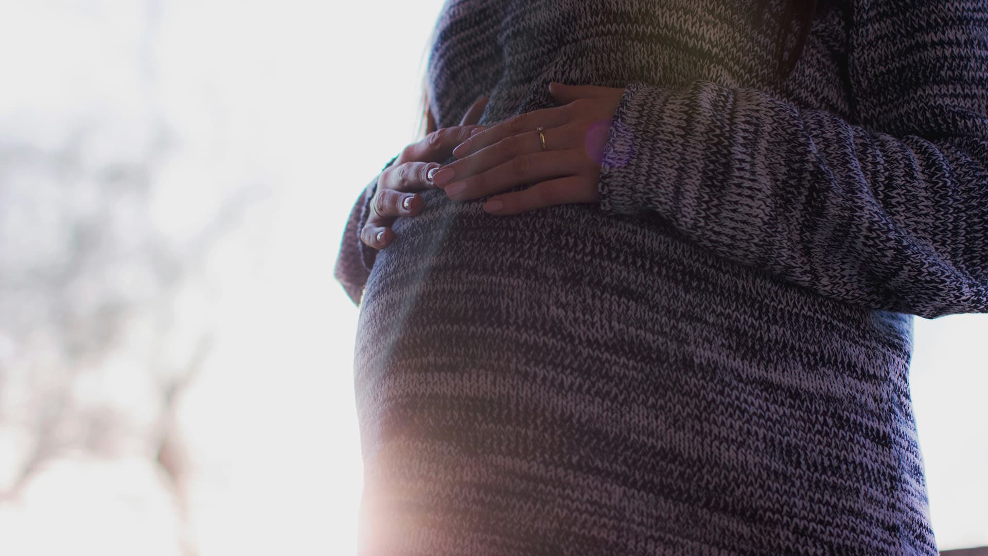 freestocks-xTedodxYTuQ-unsplash-birth-mother-rights-and-adoptions Birth mother pregnant and thinking about adoption
